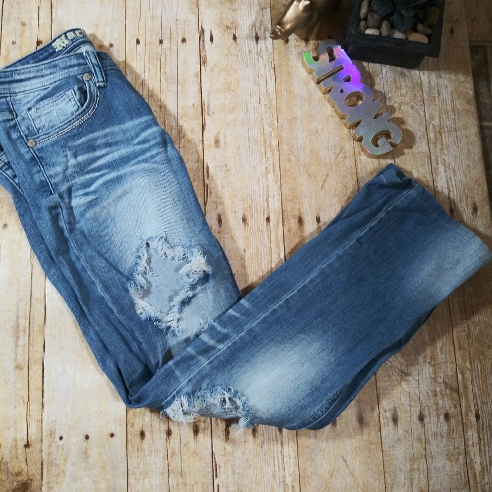 4/25  Machine sz 7 Straight/distressed jeans (c8)